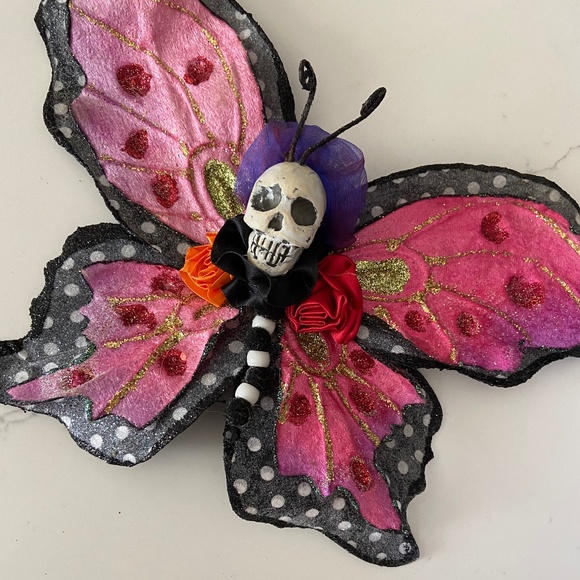 Butterfly Skull Decorative Clip Decor - Picture 1 of 8